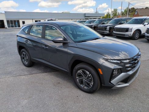 New 2026 Hyundai Tucson Blue SE image 1
