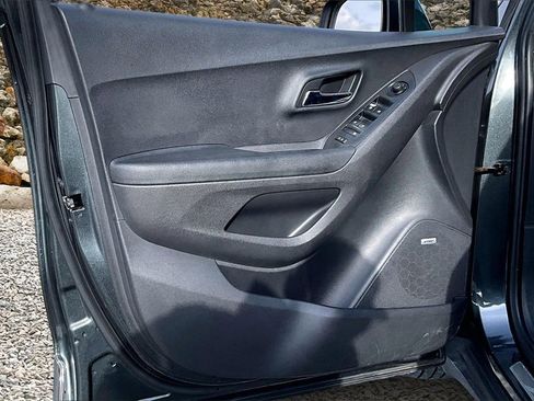 Used 2020 Chevrolet Trax Premier image 21