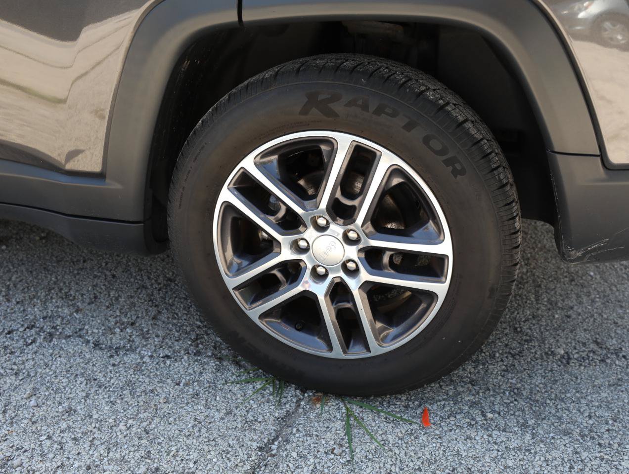 Used 2018 Jeep Compass Latitude w/ Popular Equipment Group FWD image 9