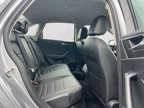 Used 2024 Volkswagen Jetta SE FWD image 19