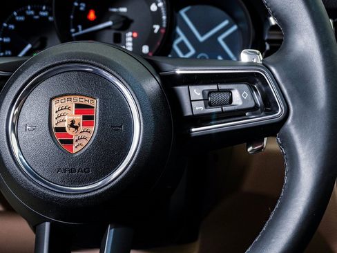 Certified 2025 Porsche Macan image 19