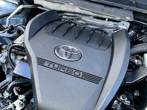 Used 2024 Toyota Highlander LE image 29