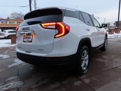 Used 2024 GMC Terrain SLE image 7
