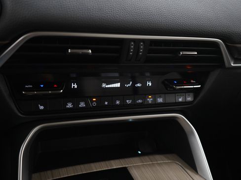 Used 2025 MAZDA CX-90 Plug-In Hybrid w/ Preferred image 25