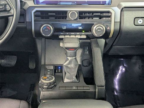 Used 2025 Toyota Tacoma TRD Off-Road AWD/4WD image 40