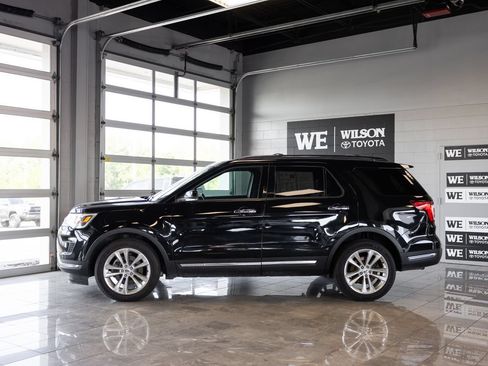 Used 2018 Ford Explorer Limited AWD/4WD image 1