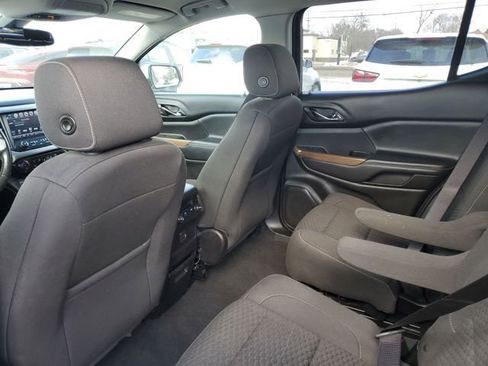 Used 2018 GMC Acadia SLE image 32