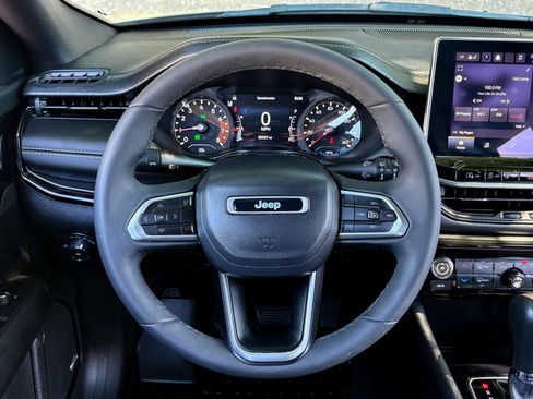 Used 2023 Jeep Compass Latitude w/ Sun and Sound Group AWD/4WD image 16