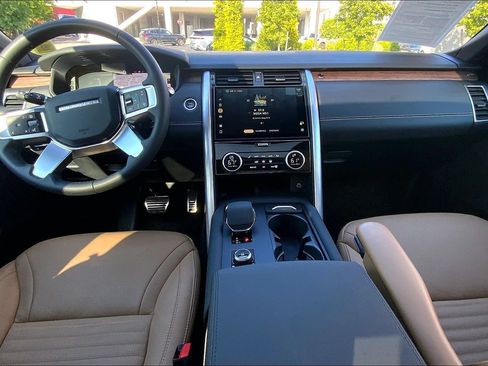 Certified 2025 Land Rover Discovery Dynamic SE AWD/4WD image 15