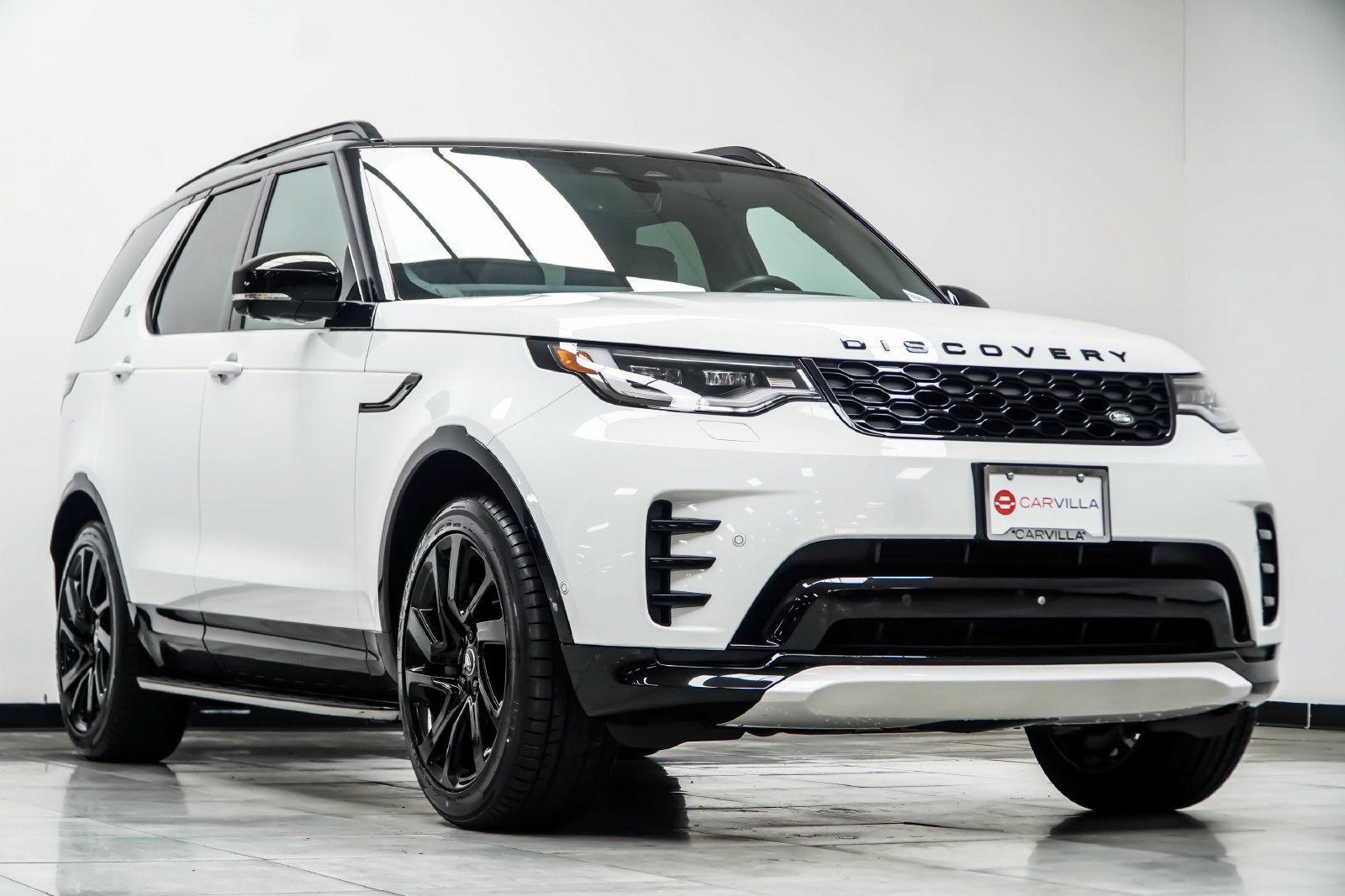 Used 2024 Land Rover Discovery Dynamic SE AWD/4WD image 4