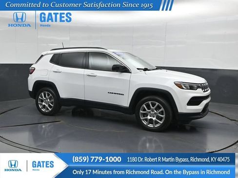 Used 2022 Jeep Compass Latitude w/ Sun and Sound Group AWD/4WD image 1