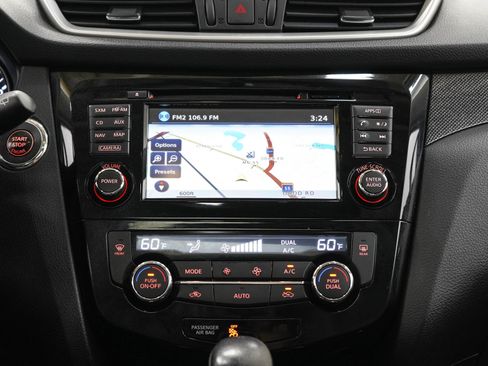 Used 2015 Nissan Rogue SL w/ SL Premium Package AWD/4WD image 18