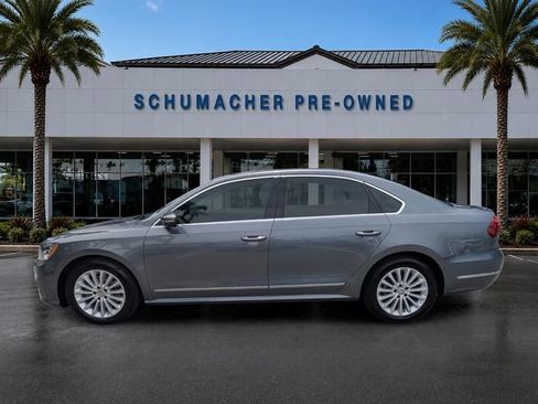 Used 2017 Volkswagen Passat 1.8T SE FWD image 4