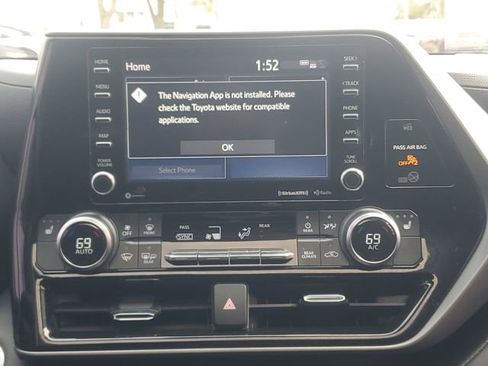 Used 2021 Toyota Highlander XLE image 30