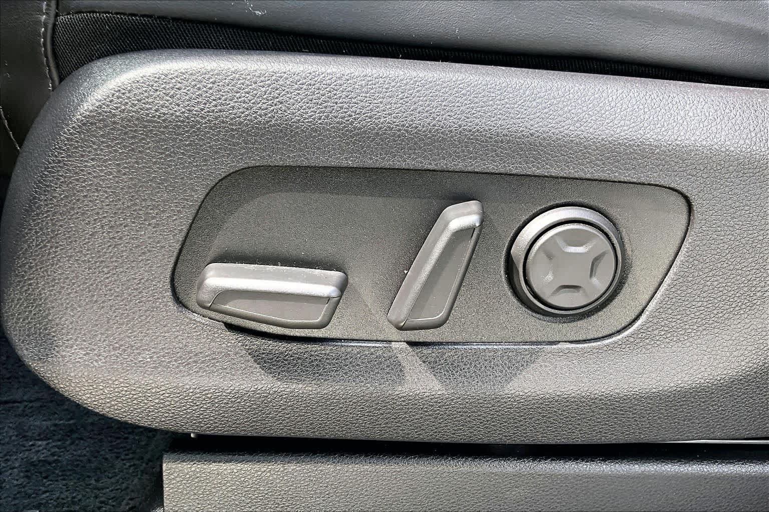Used 2024 Kia Carnival SX FWD image 29