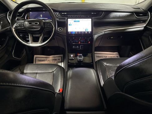Used 2022 Jeep Grand Cherokee Limited image 10
