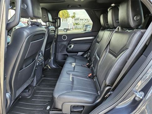 Used 2020 Land Rover Discovery Landmark image 4