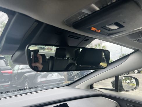 Used 2024 Toyota Prius XLE FWD image 27