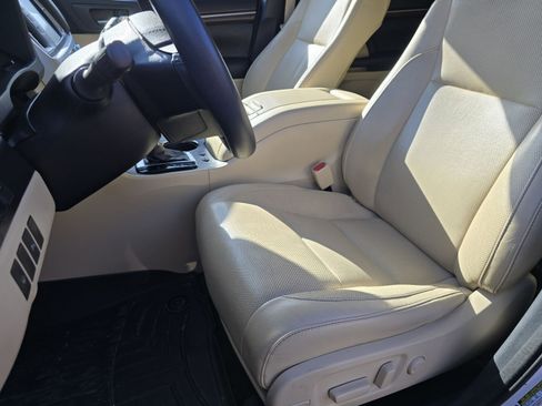 Used 2016 Toyota Highlander Limited image 24