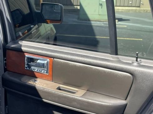 Used 2012 Lincoln Navigator 4WD image 51