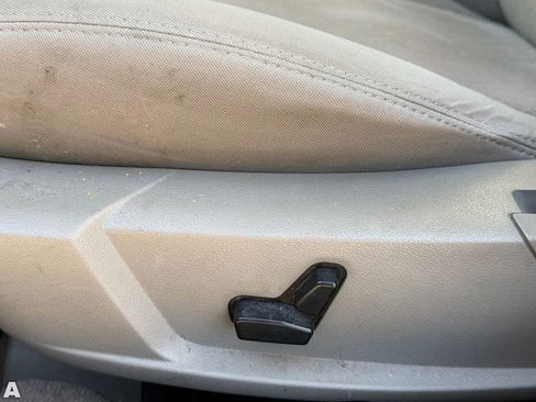 Used 2010 Chrysler 300 Touring image 12