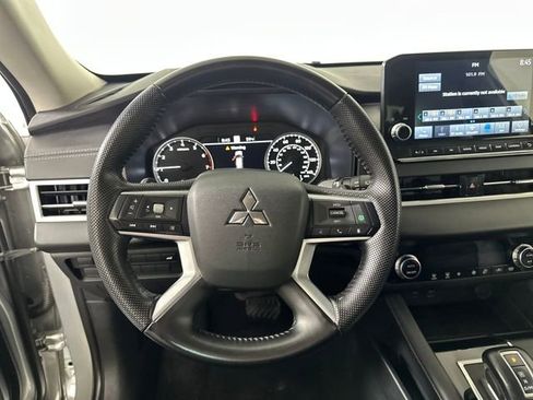Used 2023 Mitsubishi Outlander SE image 14