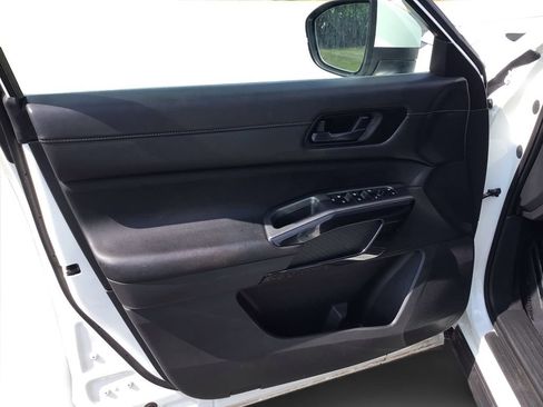 Used 2025 Nissan Pathfinder SV AWD/4WD image 20