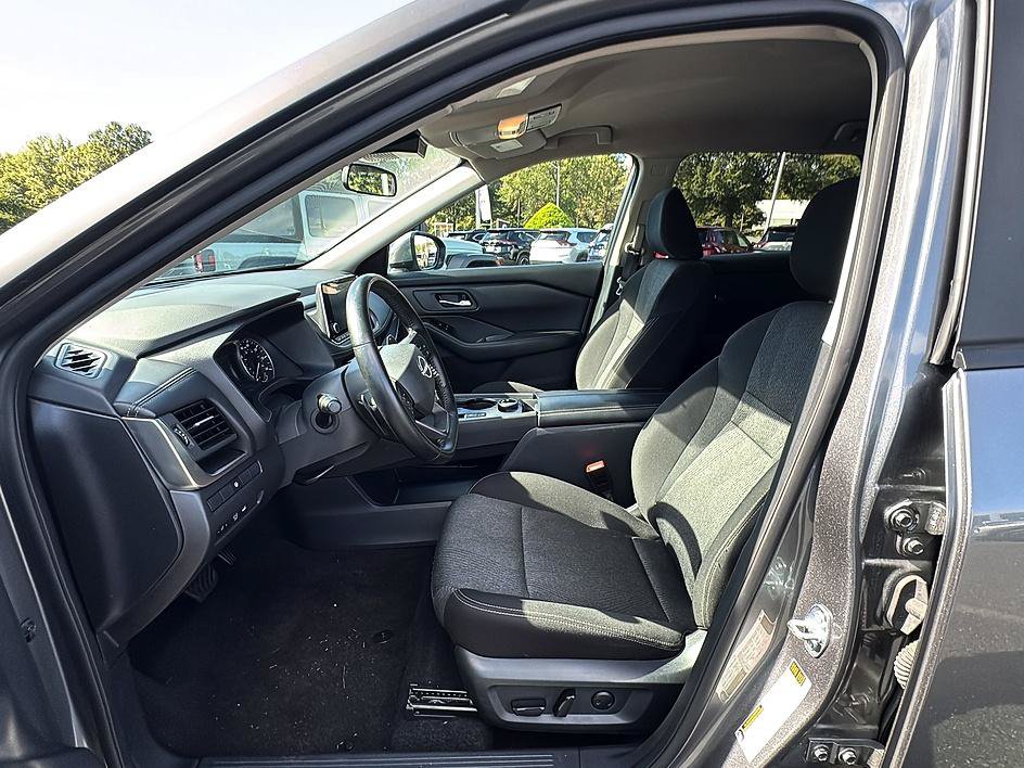 Certified 2025 Nissan Rogue SV AWD/4WD image 13