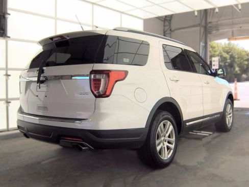 Used 2018 Ford Explorer XLT w/ Equipment Group 202A AWD/4WD image 2
