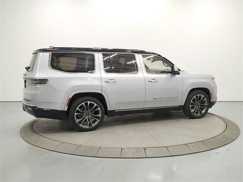 Used 2022 Jeep Grand Wagoneer Series III w/ Rear Seat Video Group 1 image 7