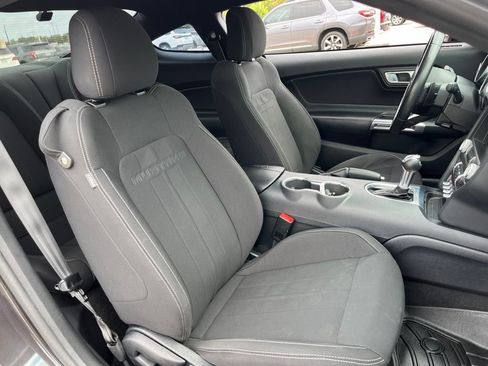 Used 2022 Ford Mustang GT w/ Black Accent Package RWD image 25