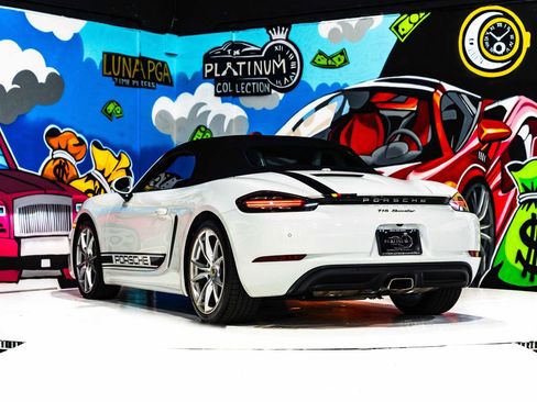 Used 2017 Porsche 718 Boxster RWD image 7