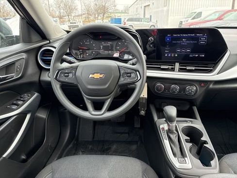 Used 2025 Chevrolet Trax LS w/ LS Convenience Package image 19