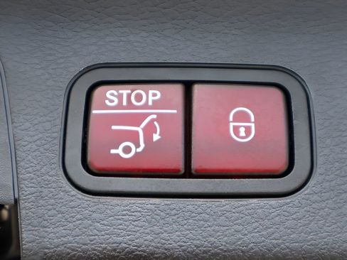 Used 2022 Mercedes-Benz GLS 450 4MATIC image 17