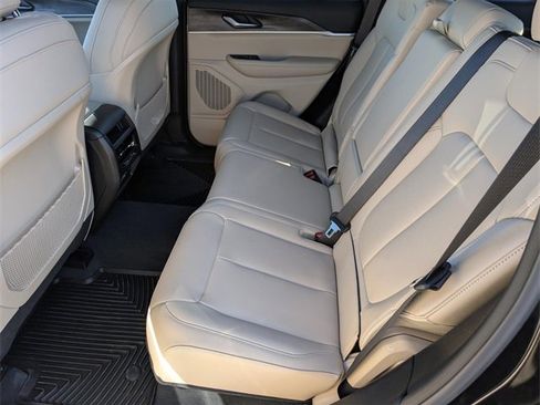 Used 2023 Jeep Grand Cherokee Limited image 26