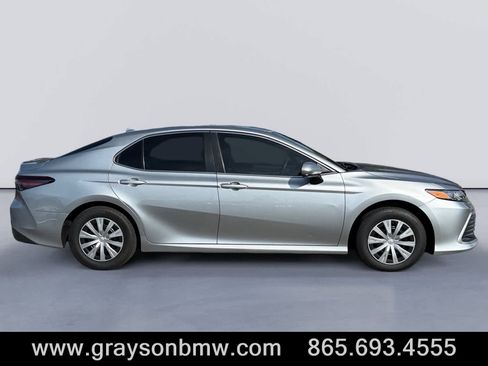 Used 2022 Toyota Camry LE image 2