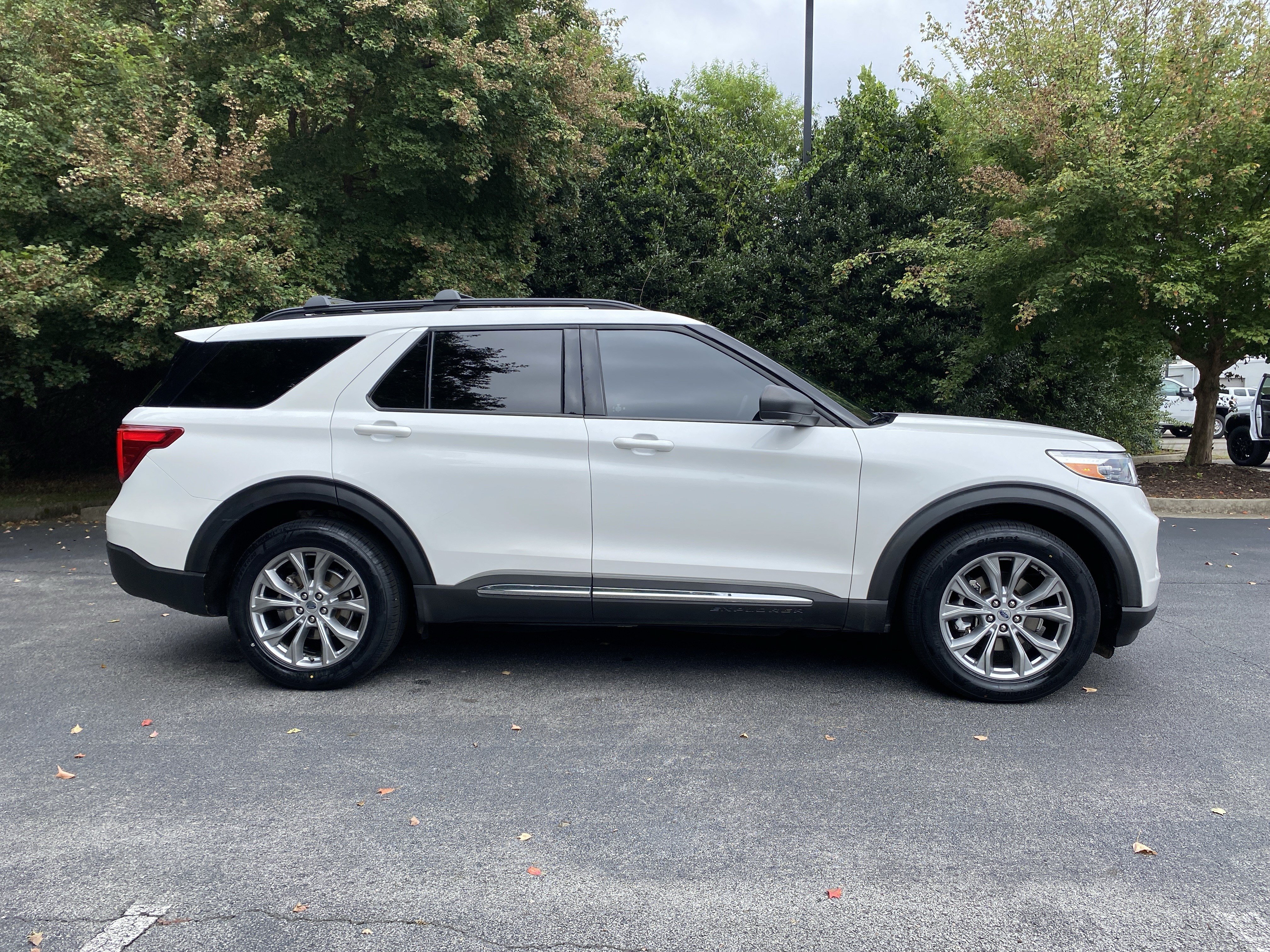 Used 2020 Ford Explorer XLT w/ Equipment Group 202A AWD/4WD image 10