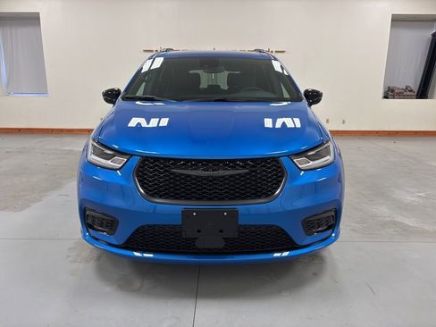 New 2026 Chrysler Pacifica Select image 3