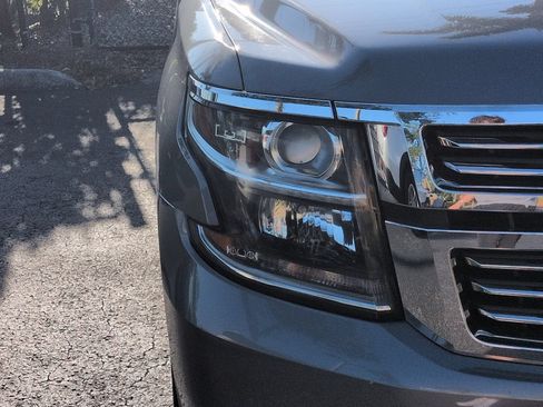 Used 2018 Chevrolet Suburban Premier AWD/4WD image 9