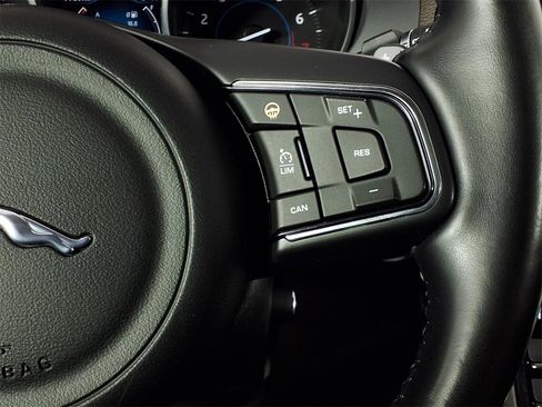 Used 2017 Jaguar F-PACE Prestige image 22