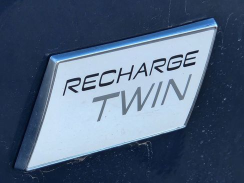 Used 2022 Volvo XC40 P8 Recharge Plus image 14