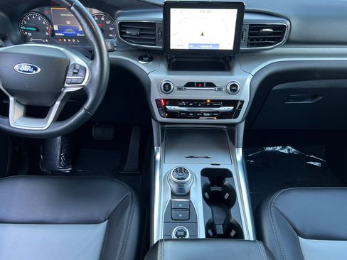 Used 2022 Ford Explorer XLT w/ Equipment Group 202A image 10