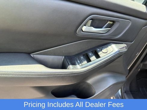 Used 2025 Nissan Rogue SV AWD/4WD image 23