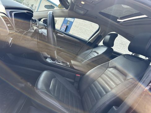 Used 2017 Ford Fusion SE w/ Fusion SE Technology Package AWD/4WD image 8
