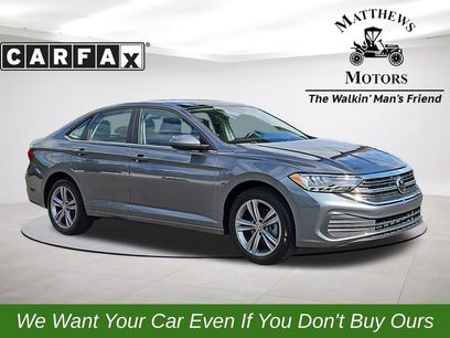Used 2024 Volkswagen Jetta SE w/ Panoramic Sunroof Package