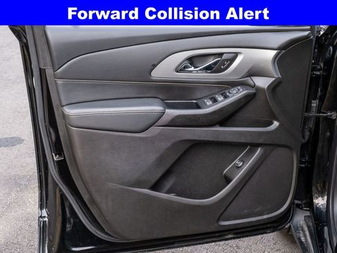 Used 2021 Chevrolet Traverse LT image 12