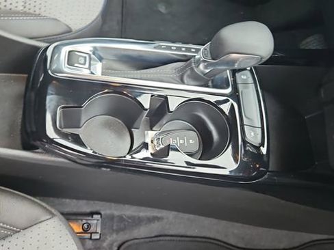 Used 2025 Chevrolet Trax LT w/ LT Convenience Package image 15