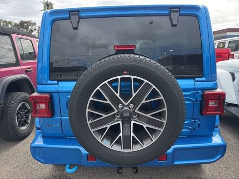 Used 2023 Jeep Wrangler Unlimited Sahara AWD/4WD image 5
