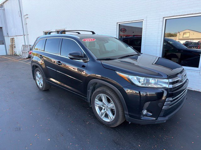 Used 2017 Toyota Highlander Limited AWD/4WD image 2