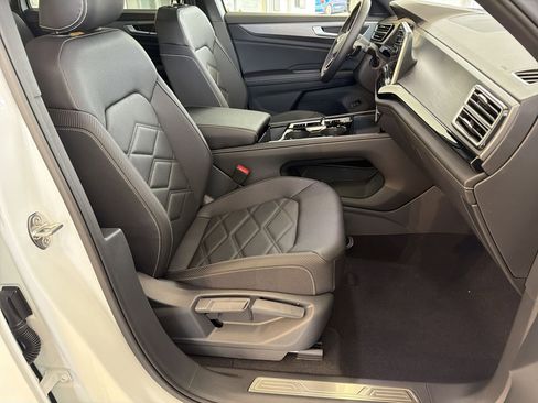 New 2026 Volkswagen Atlas Cross Sport SE FWD image 30